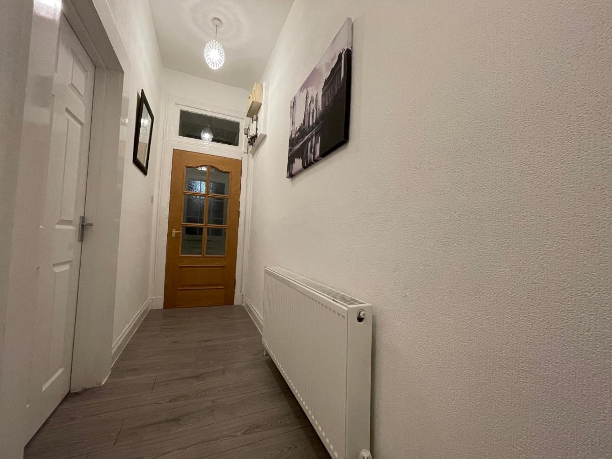 Hla Holytown Lägenhet Mossend Exteriör bild